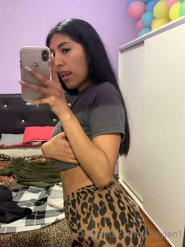 Let me be clear... I'm so horny right now 💦 I want to make d..