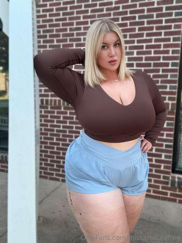 I wonder why the neighbors keep staring 🙈 maybe they should ..