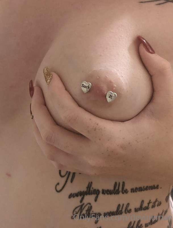 Sneak peak at some of the nipple jewelry I have 😍