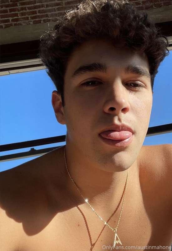 Have a good night 👅 and check those dms