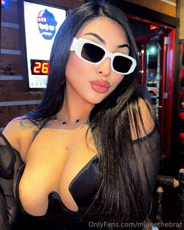 come tease me back in my DMs