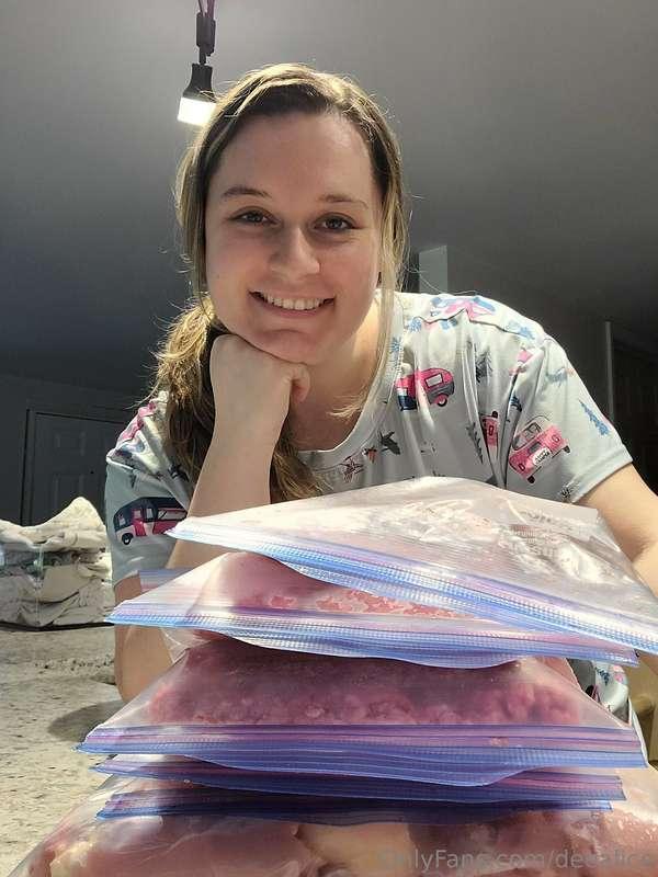 Meat packaging day. 🍖 I'm very skilled handling meat with th..