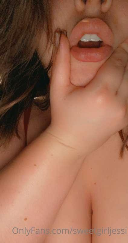 Dm me daddy for some fun👅💦