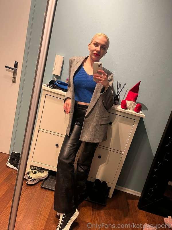 My new real leather pants and outfit for hang out 😌