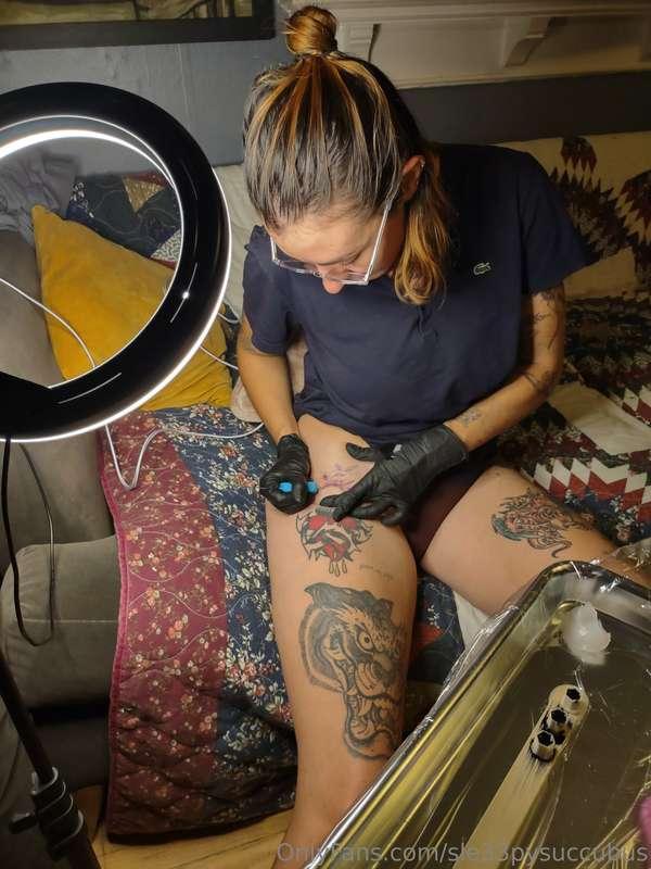 Sunday night tattoo session 🥰