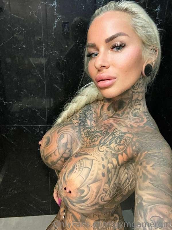 Wanna take a shower with me ? 💦🧨