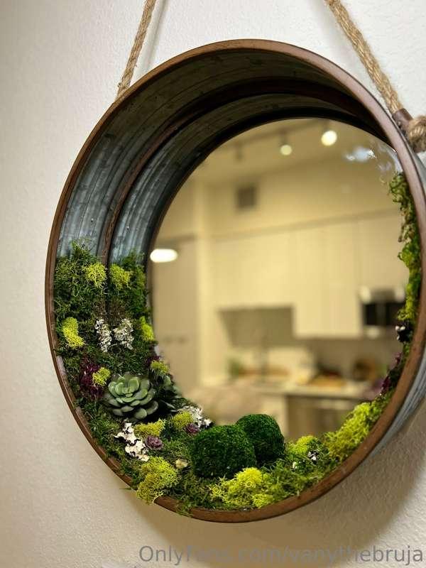 Kinda random but I started making preserved moss mirrors lol..