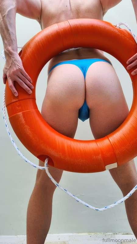 Are you going to eat my arse by the pool or in the hotel roo..
