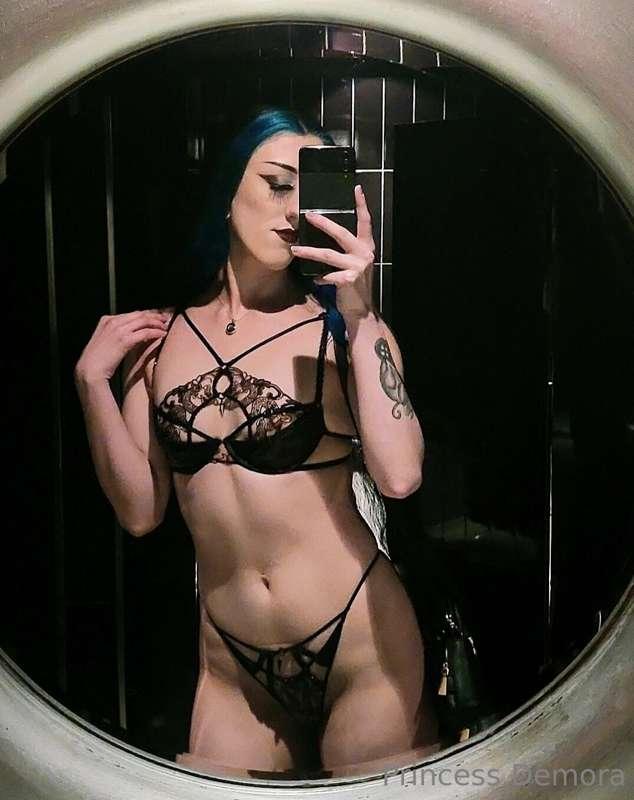 Who's ordering customs from me? <<3