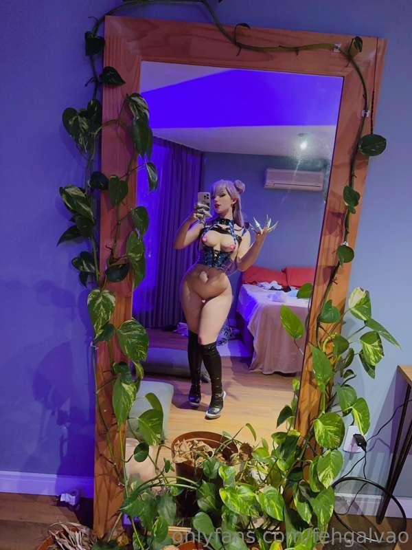 New cosplay soon!!! 👀💜 Small preview of my Evelyn KDA sexy v..