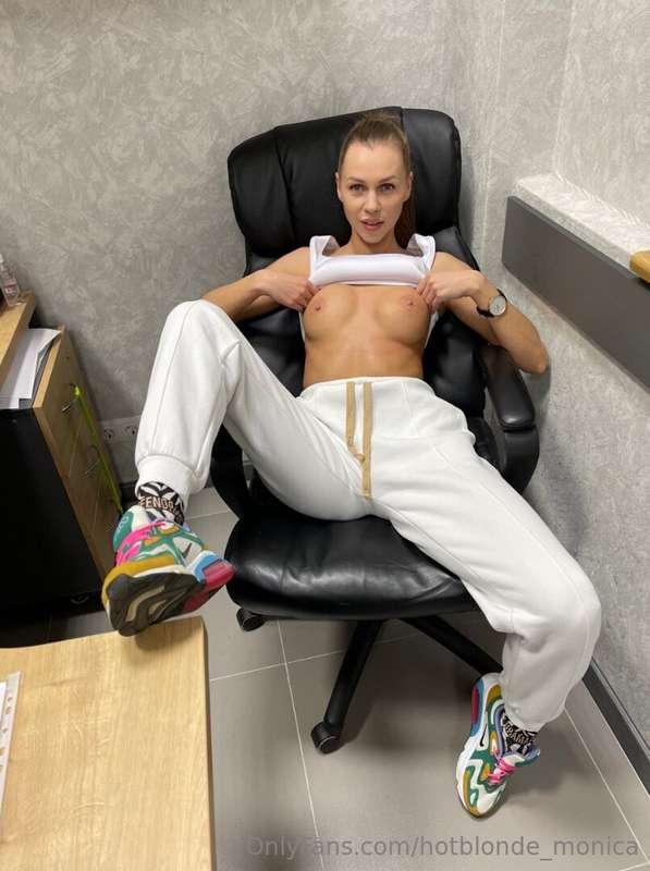@irabeauty🟢is online now 🟢 @irabeautyAnd she will drain your..