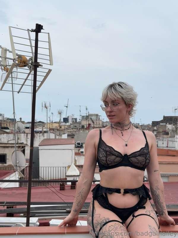 would you do it on the rooftop with me? 🔥 (i have neighbours..