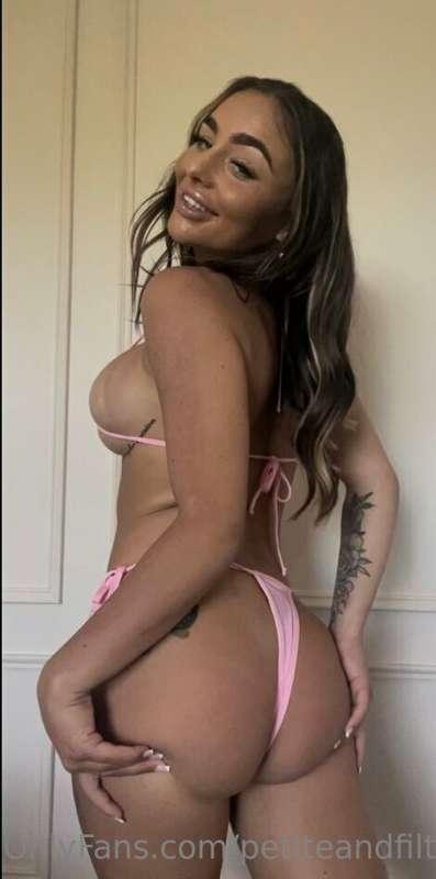 Would I catch your attention on the beach 😉🤫