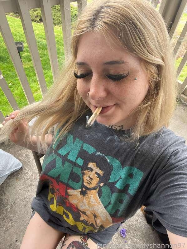 Should I make some 420 contents? Smoking is part of my personality lol 

#fyp #420 #smoke #smoking #gfe #custom #sexting #fetish #amateur