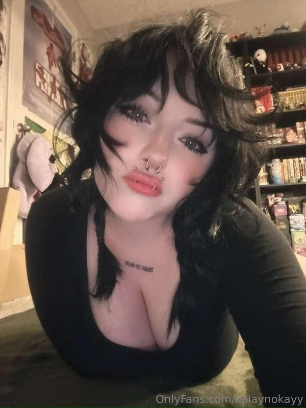 DM to claim your kiss 💋