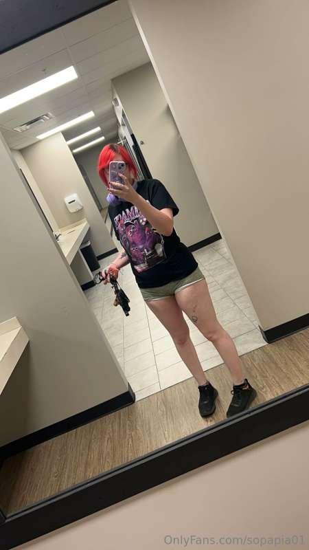 Ass out at the gym with the grimace shirt
