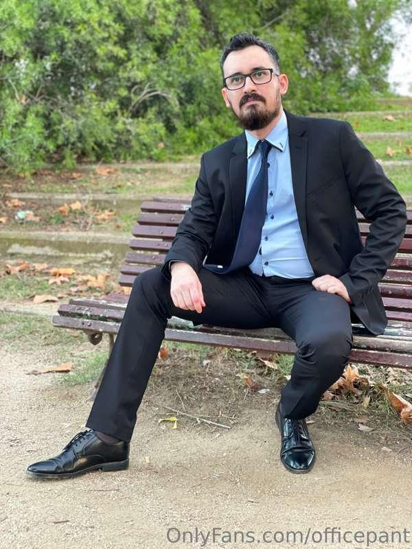 • 🇺🇸 Man in black, part 3
• 🇪🇸 Hombre de negro, parte 3