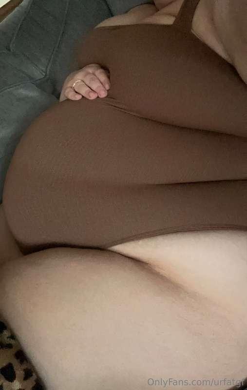 perfectly bloated belly this morning 🤭 now time to stuff my ..