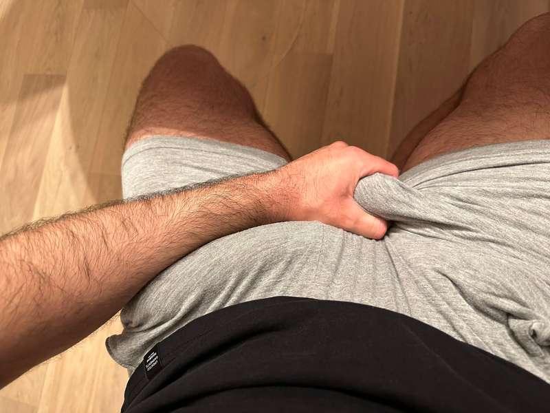 Being hung is all fun n games till u het hard while freeball..