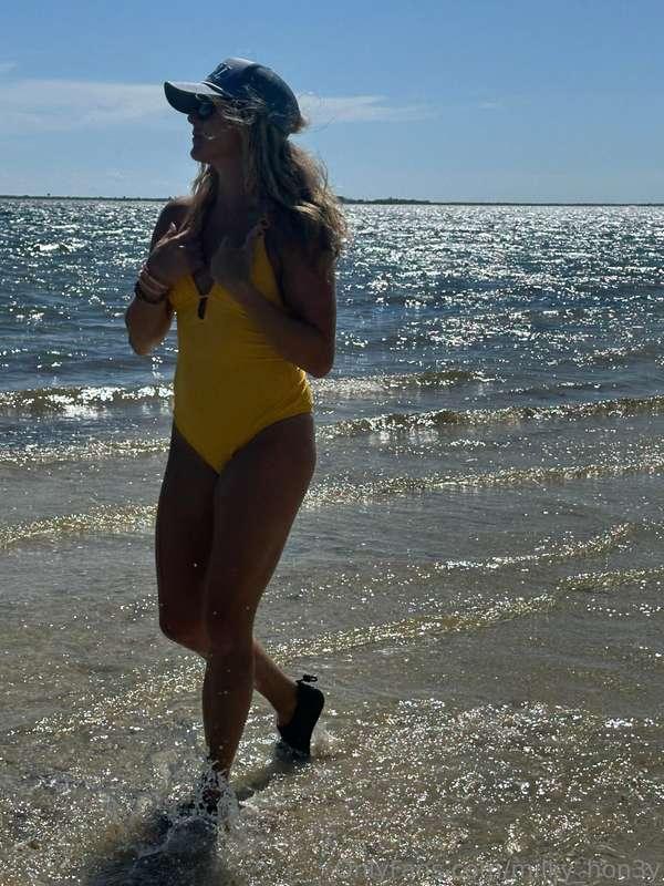 Island girrrrl. 🏝️ 💛 