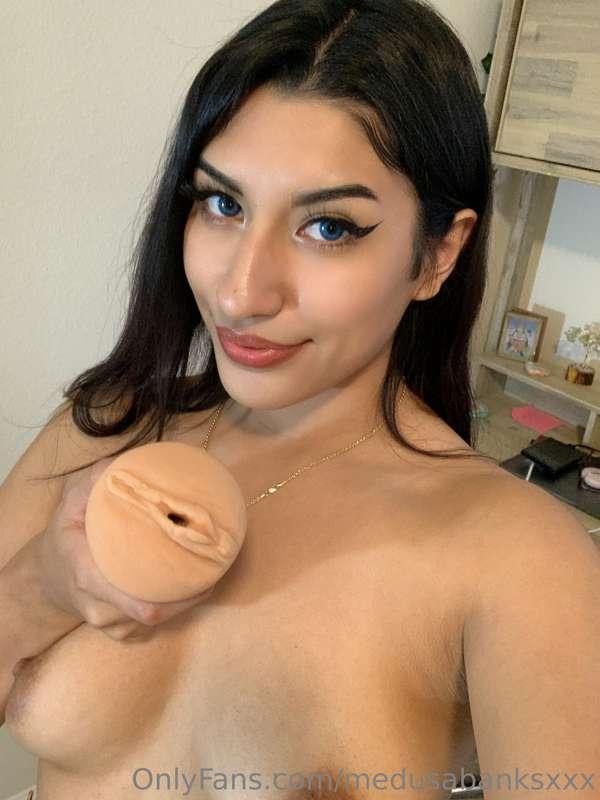 Can I PLSSSS send you my pocket pussy?🤤