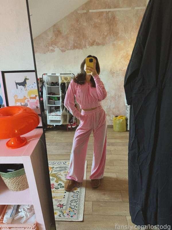 Good morning honey, i promised to show you my whole sexy pink suit🌸🌸🌸 so here you go!!
Just feel how soft it is, so comfy 😍 And knowing there is such a soft bush hiding under the pants...

#fyp #bush #hairy #hairypussy #gfe #natural #cute #egirl 