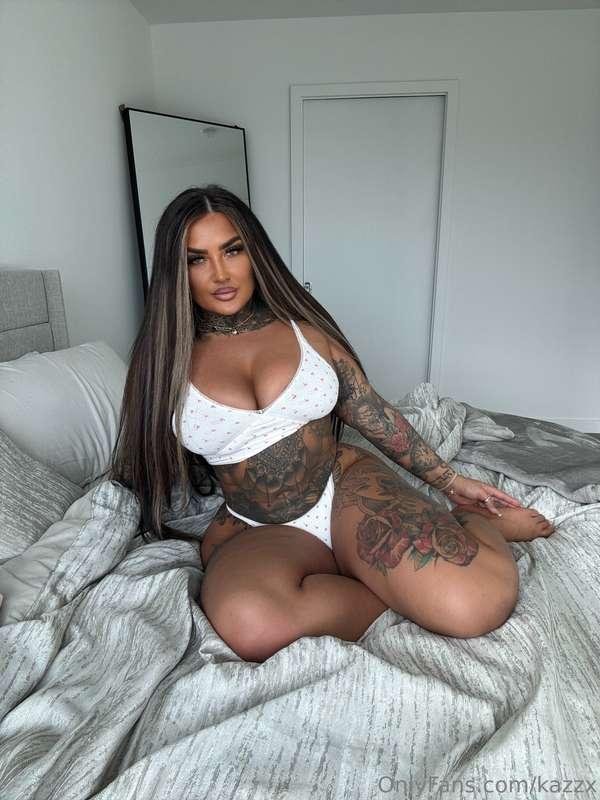 Would you get into bed with me?🥰  p.s. I'm online all of ton..