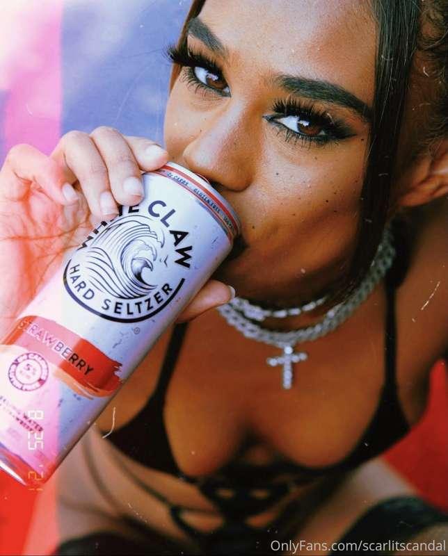 Are you gonna drink some white claws with me today baby?😜♥️ ..