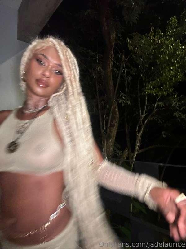 🧝🏽‍♀️