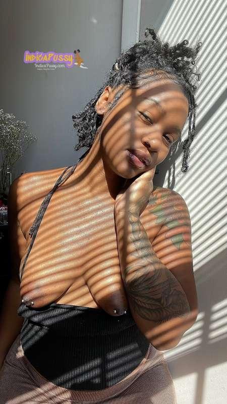The weather has been soo gloomy lately. I was in the sunligh..
