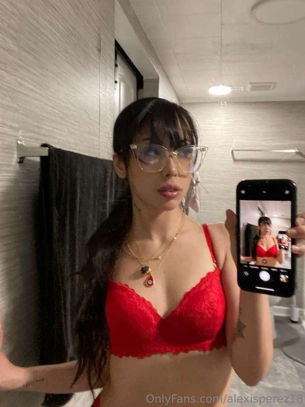 Do I look sexy in red? ♥️