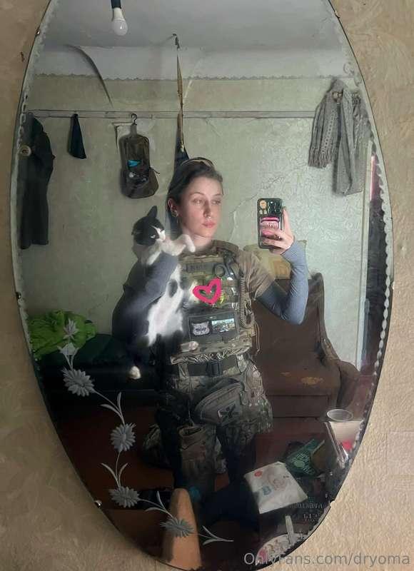 Look at mah kitteh!   Still working, hope all of you here ar..