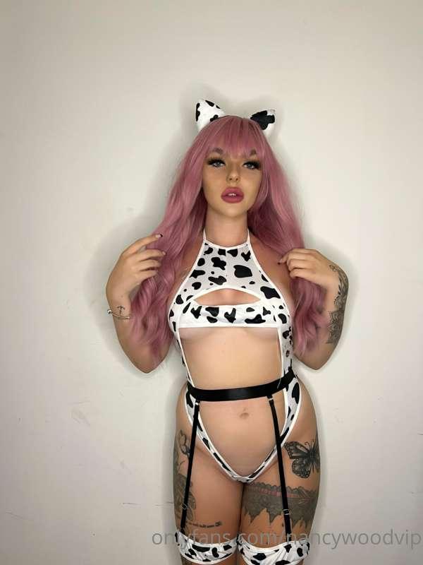 Would you eat my ass or pussy first??