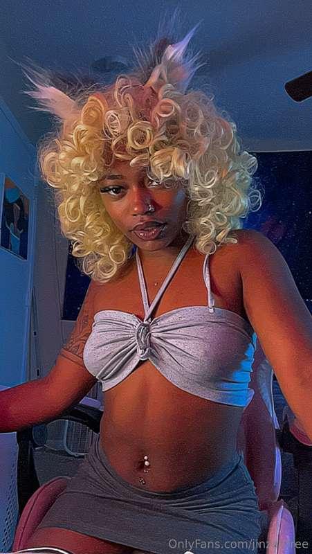 Foxy lil pussy 🦊 Fuck machine + Rose 🌹 = Squirttttt💦💦