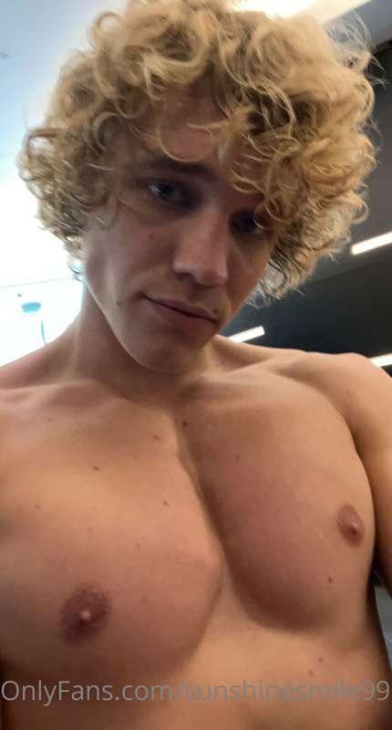 Trying to make the chest nice and juicy 💦🍆