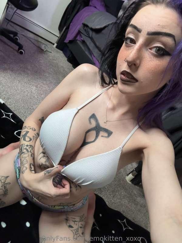 I’m the kind of trouble you’ll love getting into😈