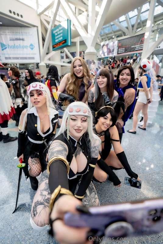 i miss going to conventions with my babes 😭