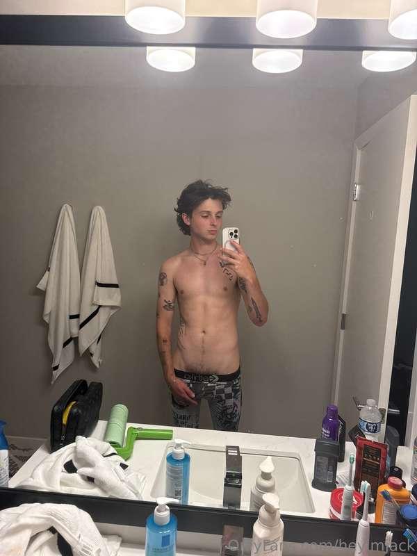 Better see yall tonight on the LIVE 🤪