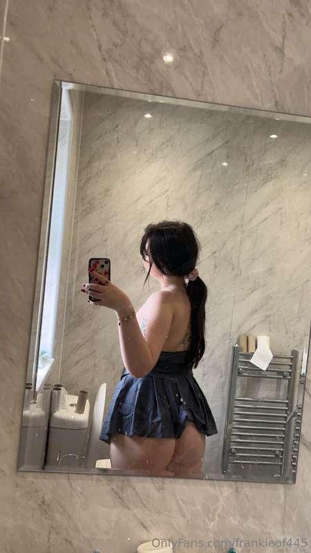 I’m so cheeky🤭 my dress is a little short