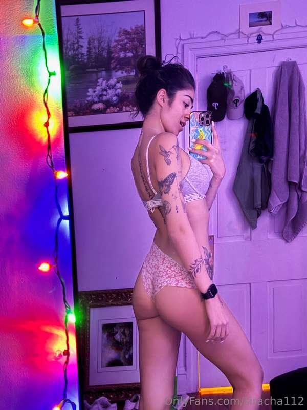 🍑🍑 1 like = 1 slap