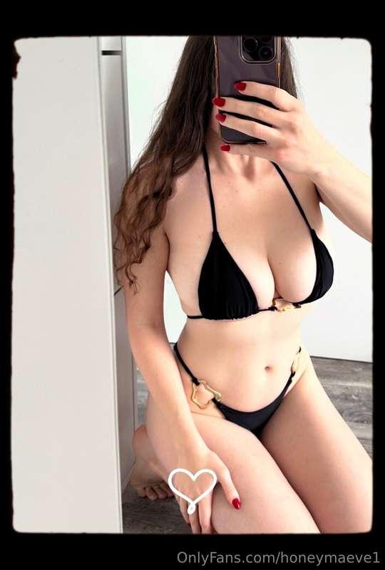 Another tiny bikini to add to my collection 🥰👙🖤