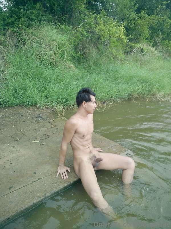 น้ำบ้านเราเย็นขอไปอาบน้ำบ้านเทอได้มั้ย 😘It's so cold today 🥶..