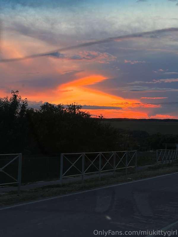 Just wanted to share this beautiful evening vibe with you al..