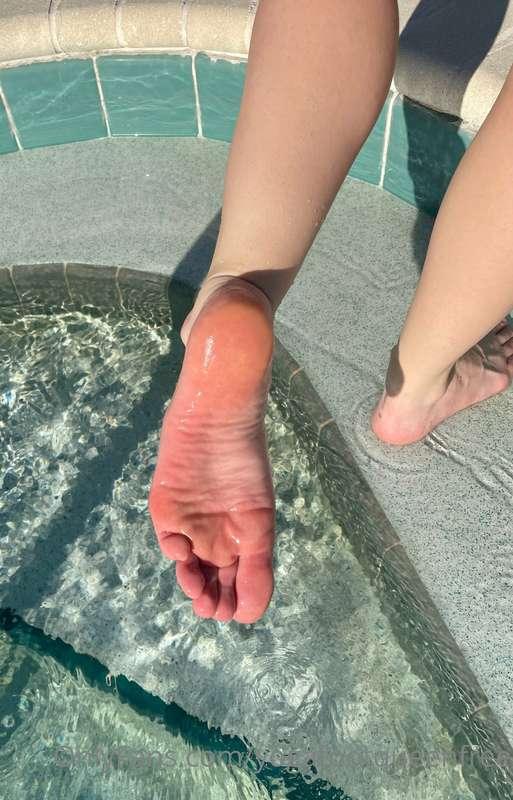 Soles at the pool 💦