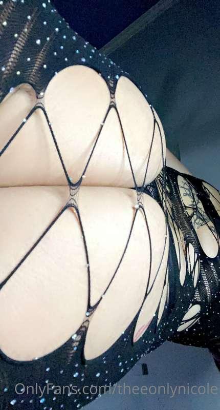 i look so good in this dress , imagine it off of me though 😝