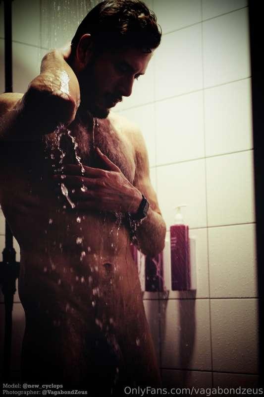 Anyone wants to shower with @newcyclops?