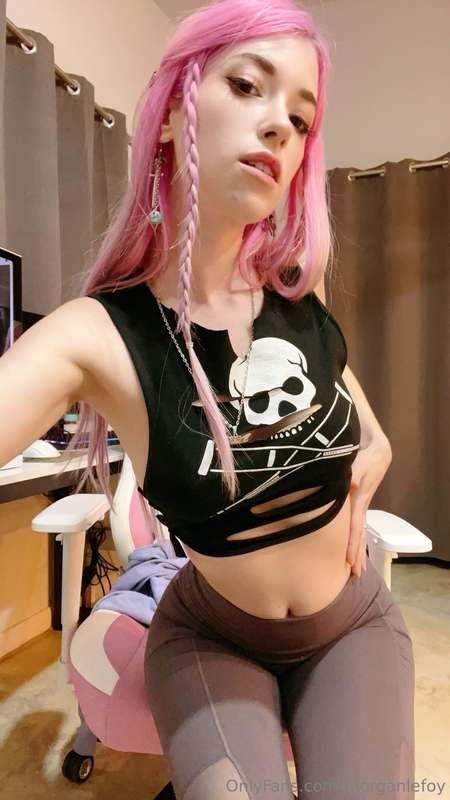 ive been holding on to this ripped shirt set for a while 👀 I..