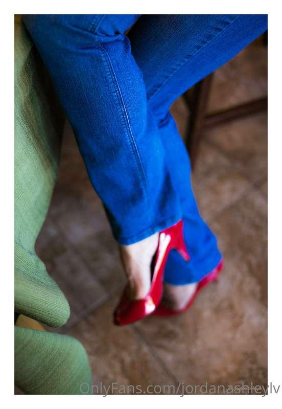 Casual Thursday A little throwback for all you jean lovers. ..
