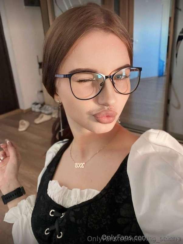 ## This kitty @loving_selena is insanely turned on today 🔥He..