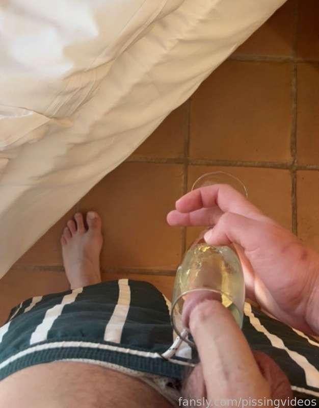 pissingvideos image #1